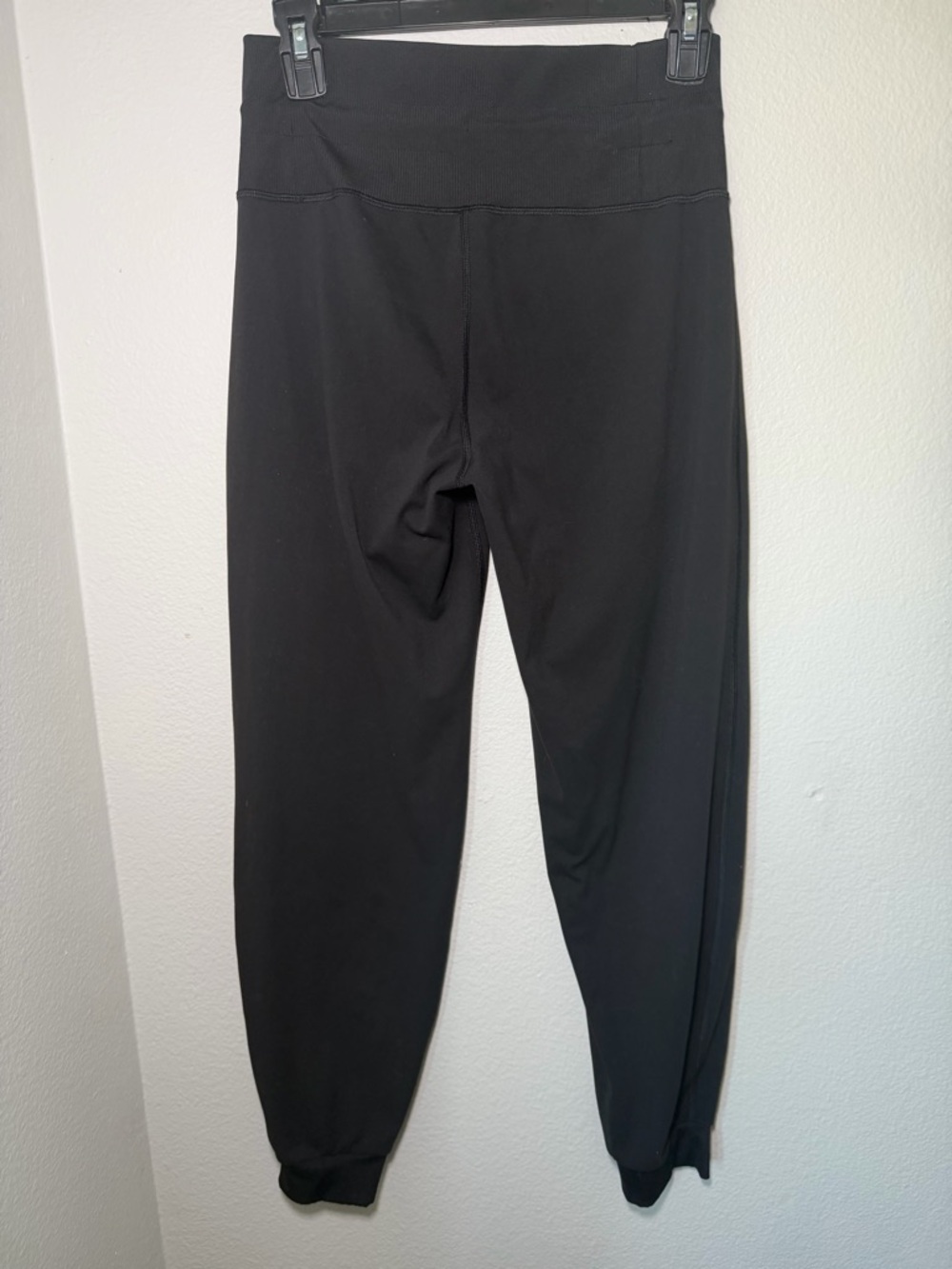 Size S Vuori Women's Black Mid-Rise Drawstring Joggers inseam 26” - Picture 7 of 8